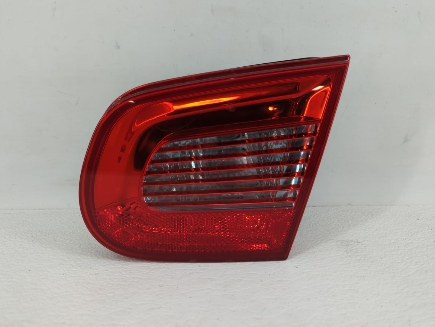 2007-2011 Volkswagen Eos Tail Light Assembly Driver Left OEM P/N:5M0945259 1Q0.945.257 Fits Fits 2007 2008 2009 2010 2011 OE