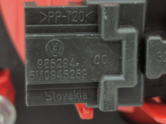 2007-2011 Volkswagen Eos Tail Light Assembly Passenger Right OEM P/N:5M0945259 1Q0945094 Fits Fits 2007 2008 2009 2010 2011 