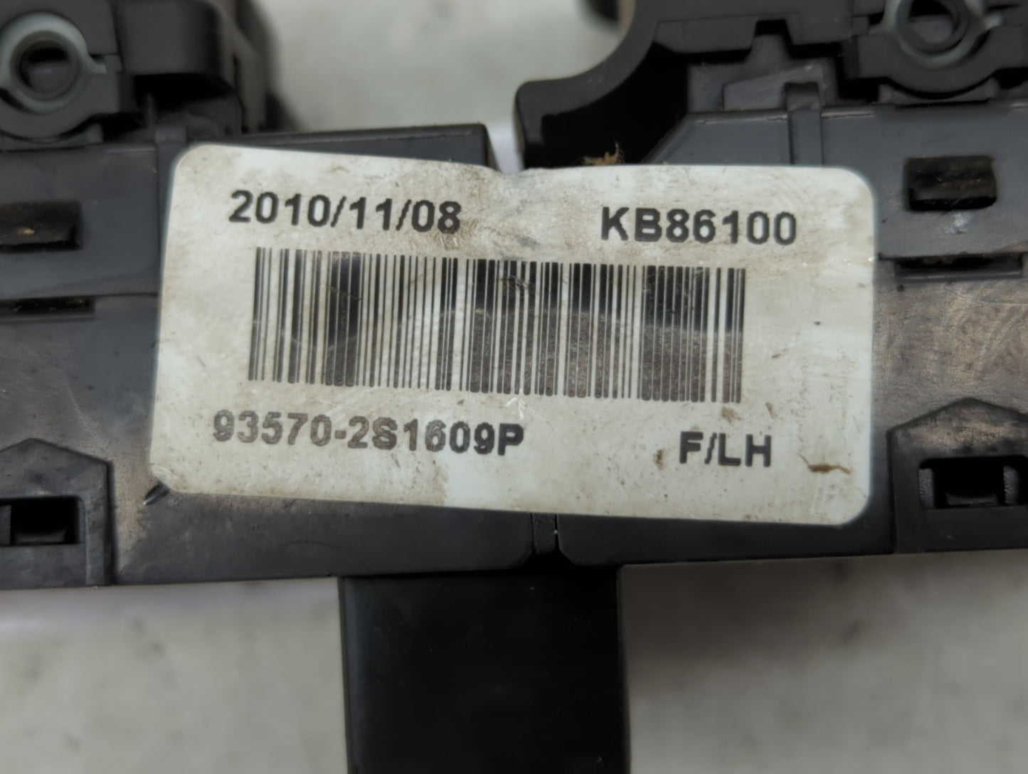 2010-2011 Volkswagen Golf Master Power Window Switch Replacement Driver Side Left Fits Fits 2010 2011 OEM Used Auto Parts - 