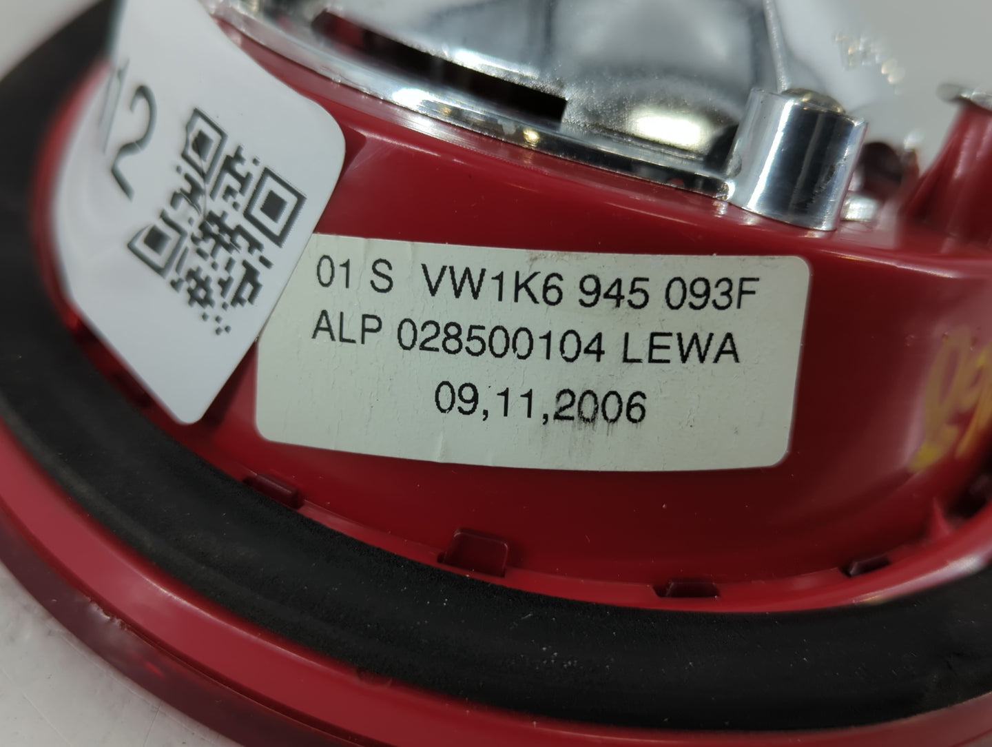 2010-2011 Volkswagen Golf Tail Light Assembly Passenger Right OEM P/N:VW1K6093F 028500104 Fits Fits 2010 2011 OEM Used Auto 