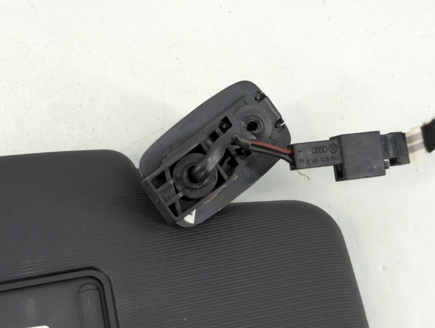 2009 Volkswagen Golf Gti Sun Visor Shade Replacement Passenger Right Mirror Fits Fits 2006 2007 2008 OEM Used Auto Parts - O