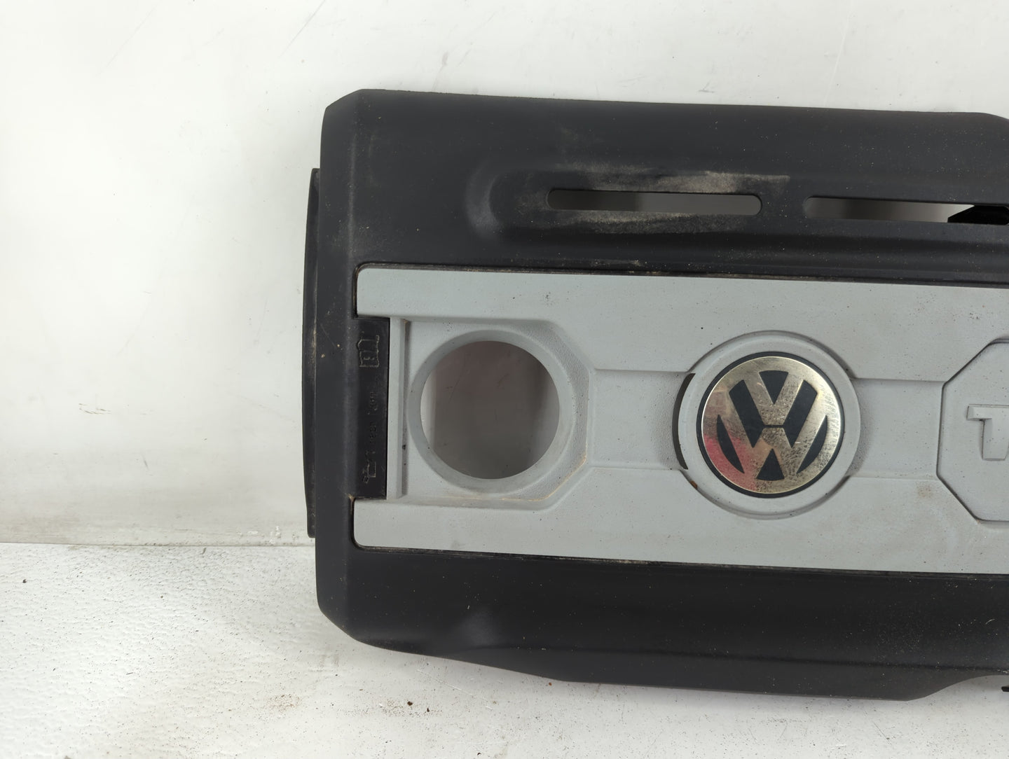 2009 Volkswagen Gti Engine Cover - Oemusedautoparts1.com