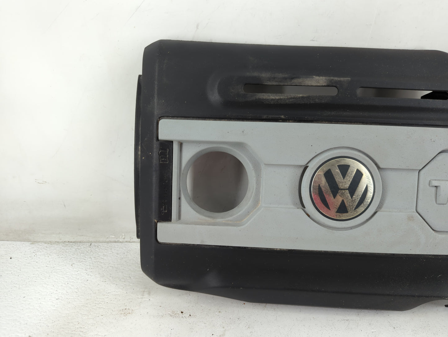 2009 Volkswagen Gti Engine Cover - Oemusedautoparts1.com