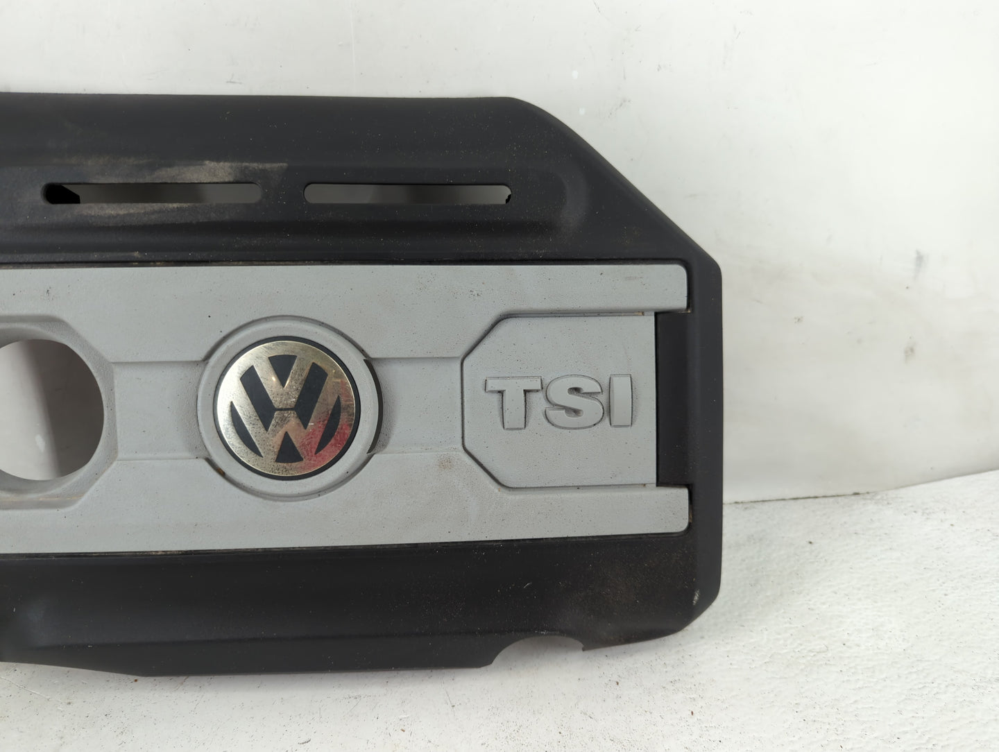 2009 Volkswagen Gti Engine Cover - Oemusedautoparts1.com