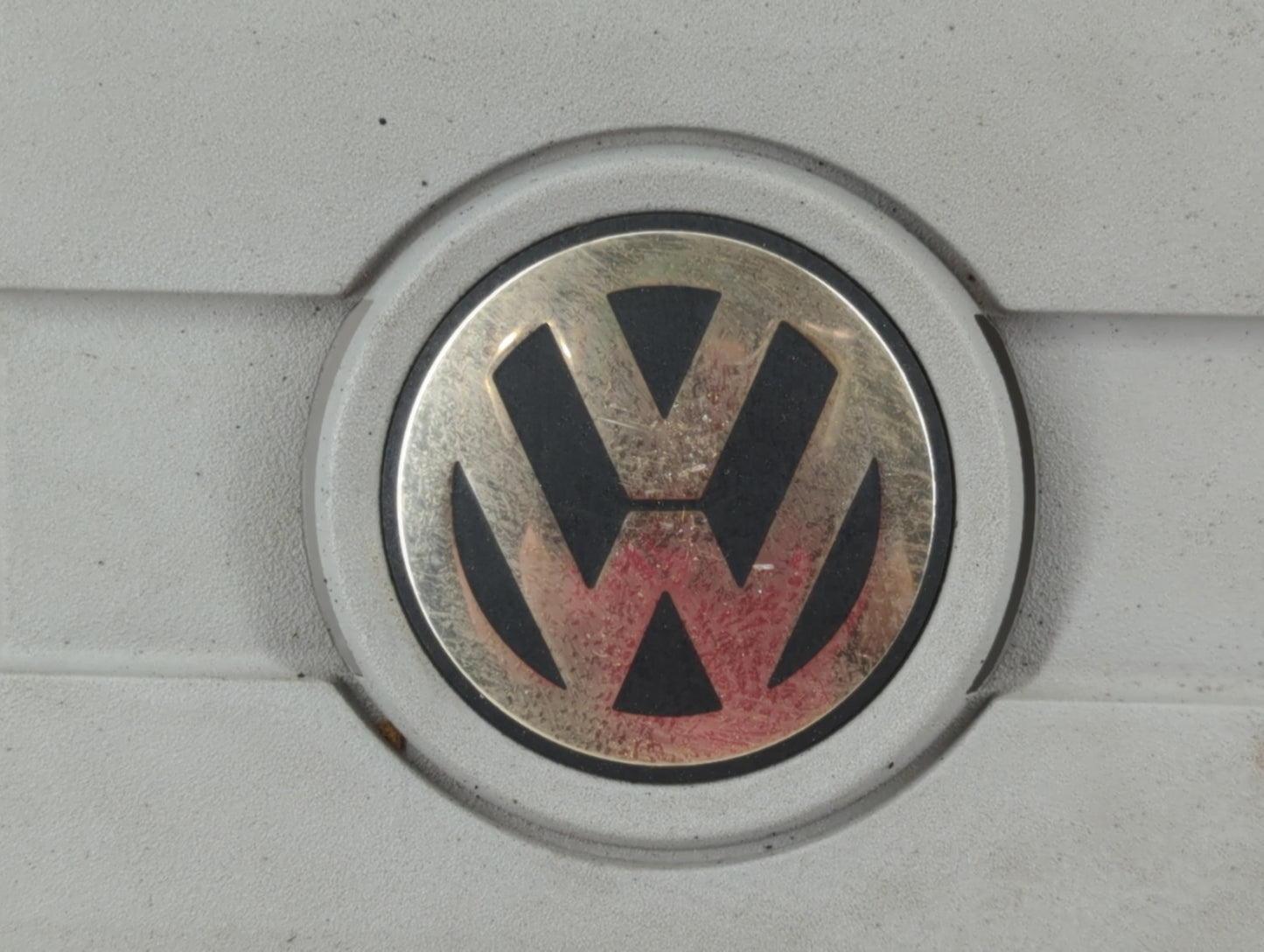 2009 Volkswagen Gti Engine Cover - Oemusedautoparts1.com