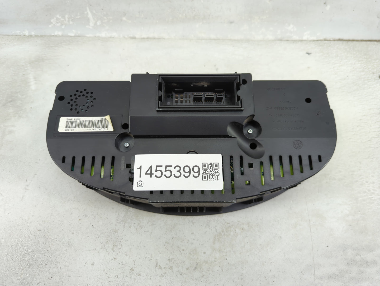 2008-2009 Volkswagen Gti Instrument Cluster Speedometer Gauges P/N:0877021223 1K6920974H Miles: Fits Fits 2008 2009 OEM Used