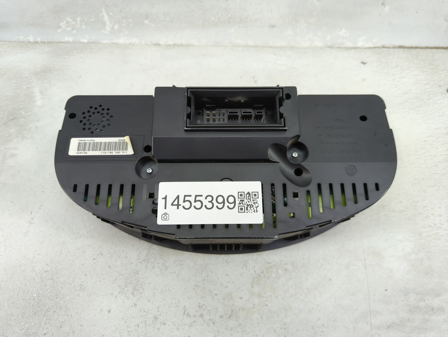 2008-2009 Volkswagen Gti Instrument Cluster Speedometer Gauges P/N:0877021223 1K6920974H Miles: Fits Fits 2008 2009 OEM Used