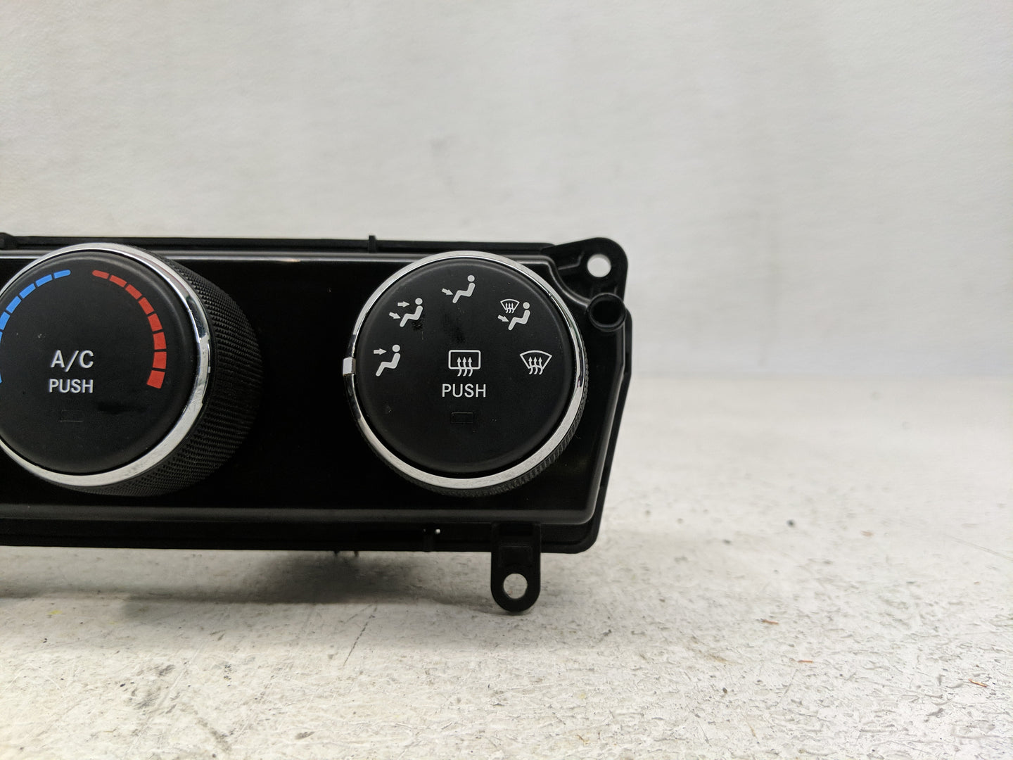 2009 Volkswagen Jetta Climate Control Module Temperature AC/Heater Replacement P/N:P55111278AF Fits OEM Used Auto Parts - Oe