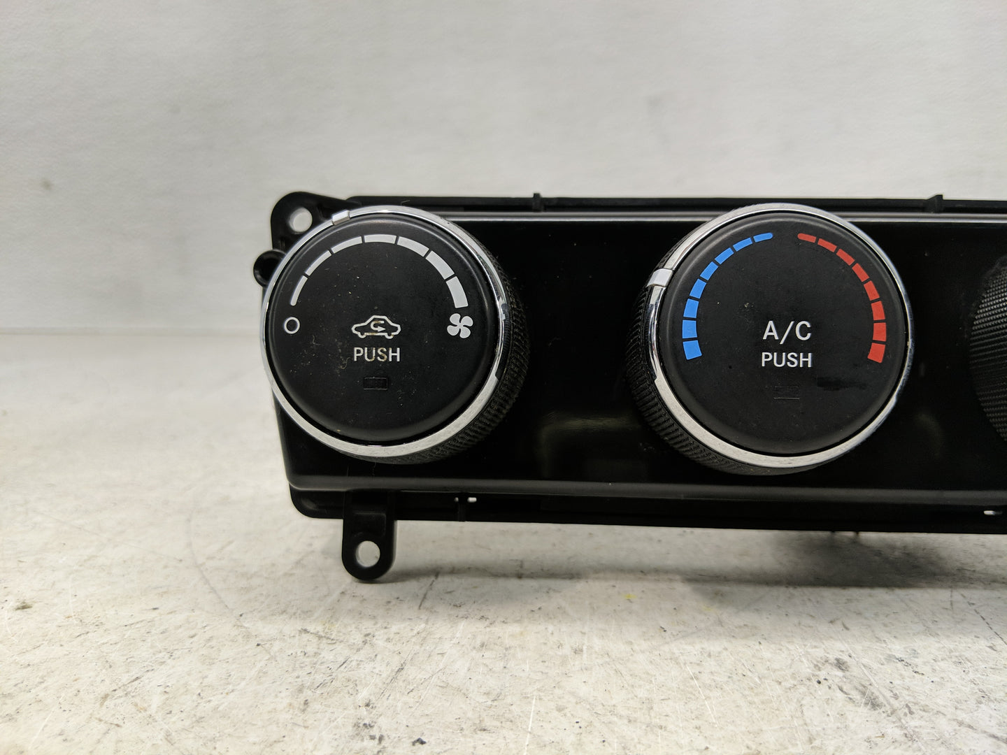 2009 Volkswagen Jetta Climate Control Module Temperature AC/Heater Replacement P/N:P55111278AF Fits OEM Used Auto Parts - Oe