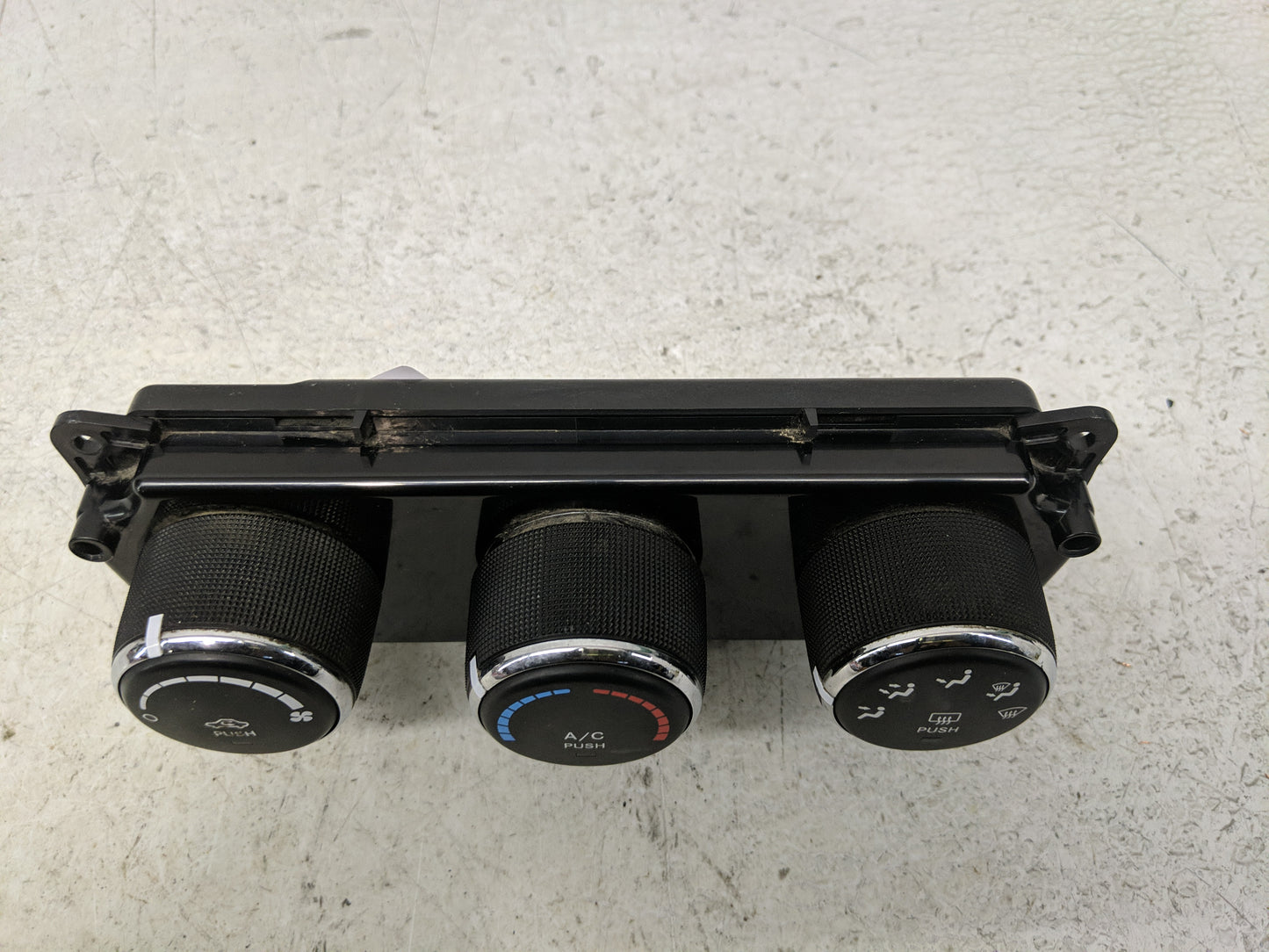 2009 Volkswagen Jetta Climate Control Module Temperature AC/Heater Replacement P/N:P55111278AF Fits OEM Used Auto Parts - Oe