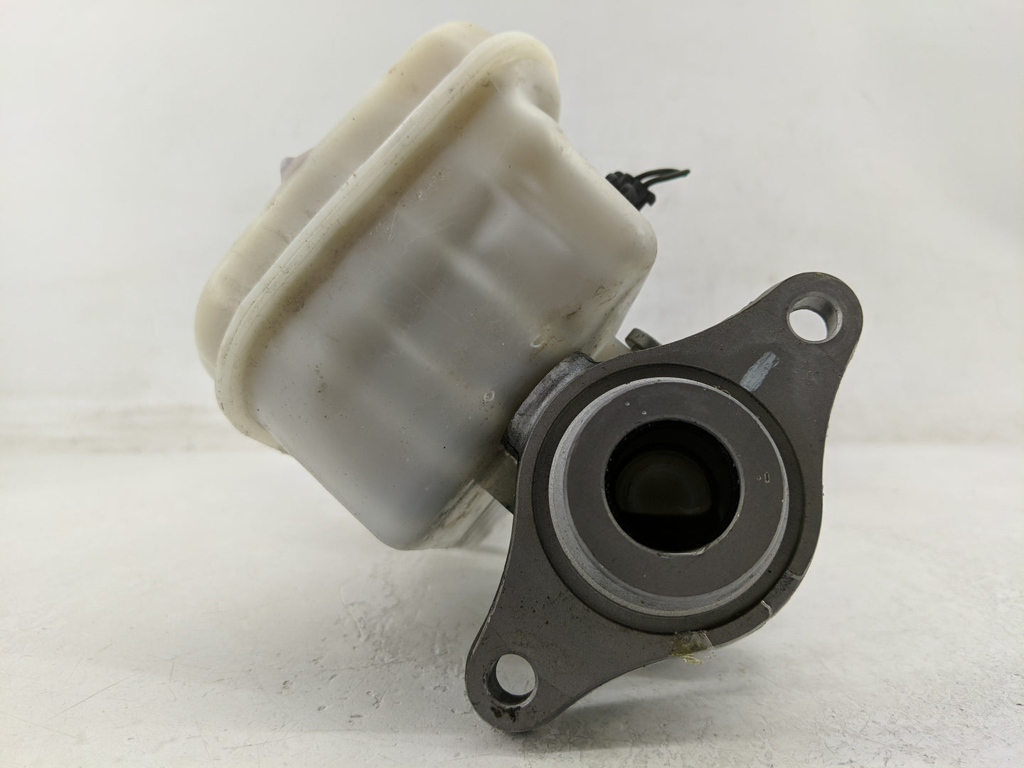 Volkswagen Jetta Brake Master Cylinder - Oemusedautoparts1.com