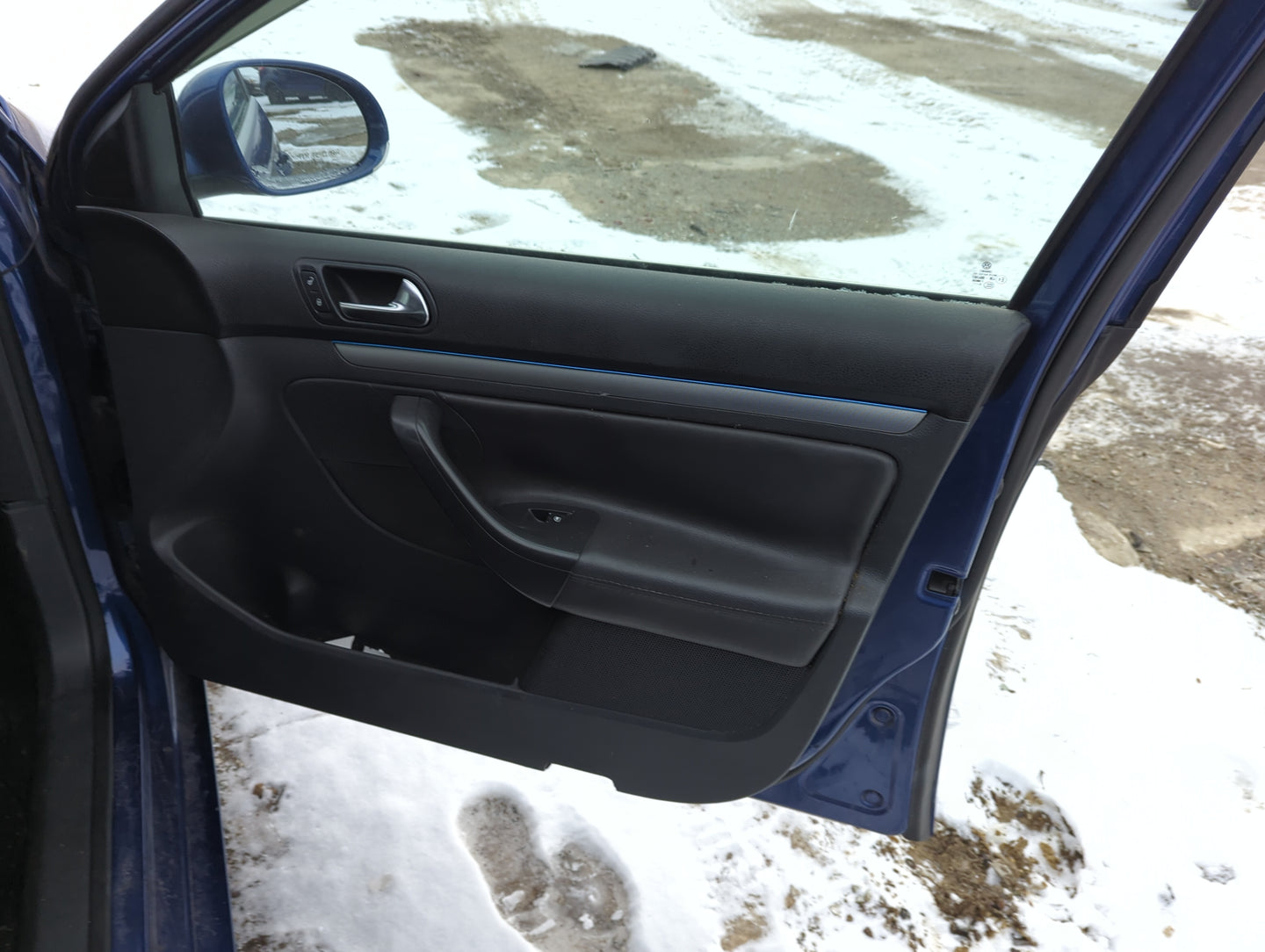 2009 Volkswagen Jetta Front Right Passenger Interior Door Panel Trim - Oemusedautoparts1.com