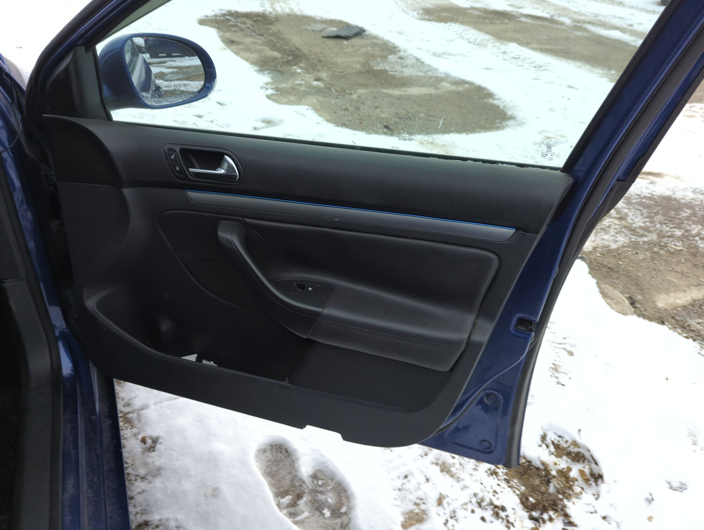 2009 Volkswagen Jetta Front Right Passenger Interior Door Panel Trim - Oemusedautoparts1.com