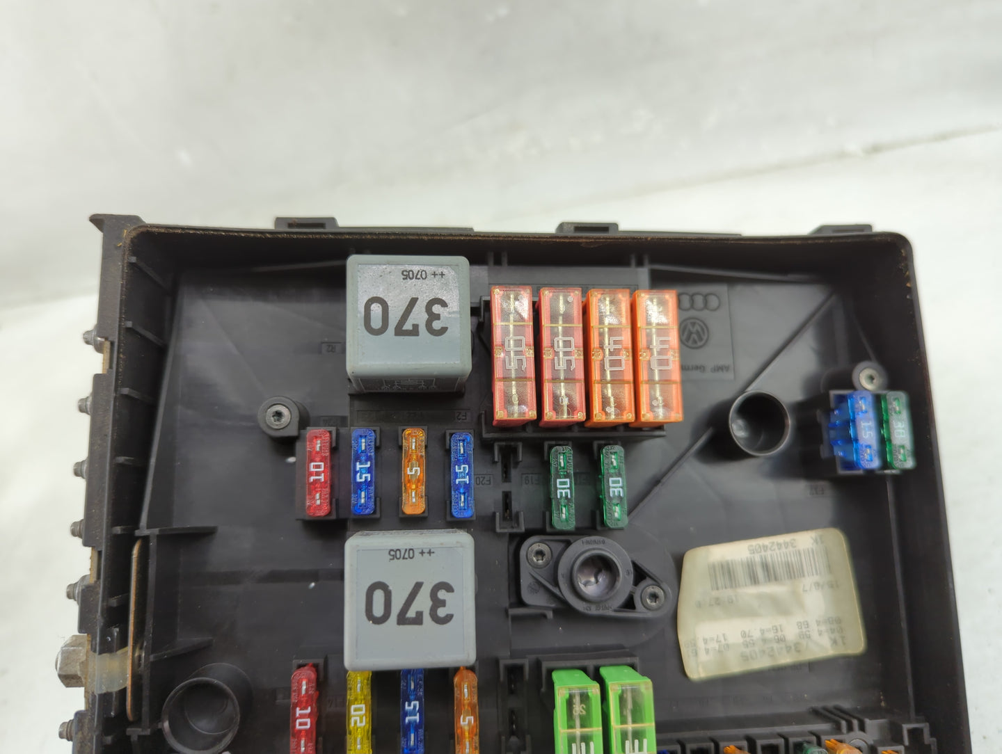 2007-2009 Volkswagen Jetta Fusebox Fuse Box Panel Relay Module P/N:0-1418987-1 0-1718006-1 Fits OEM Used Auto Parts - Oemuse