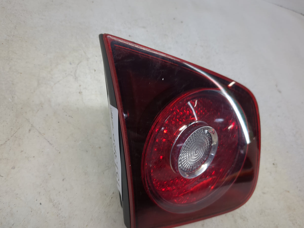 2005-2007 Volkswagen Jetta Driver Left Side Deck Lid Mounted Tail Light 1513687 - Oemusedautoparts1.com