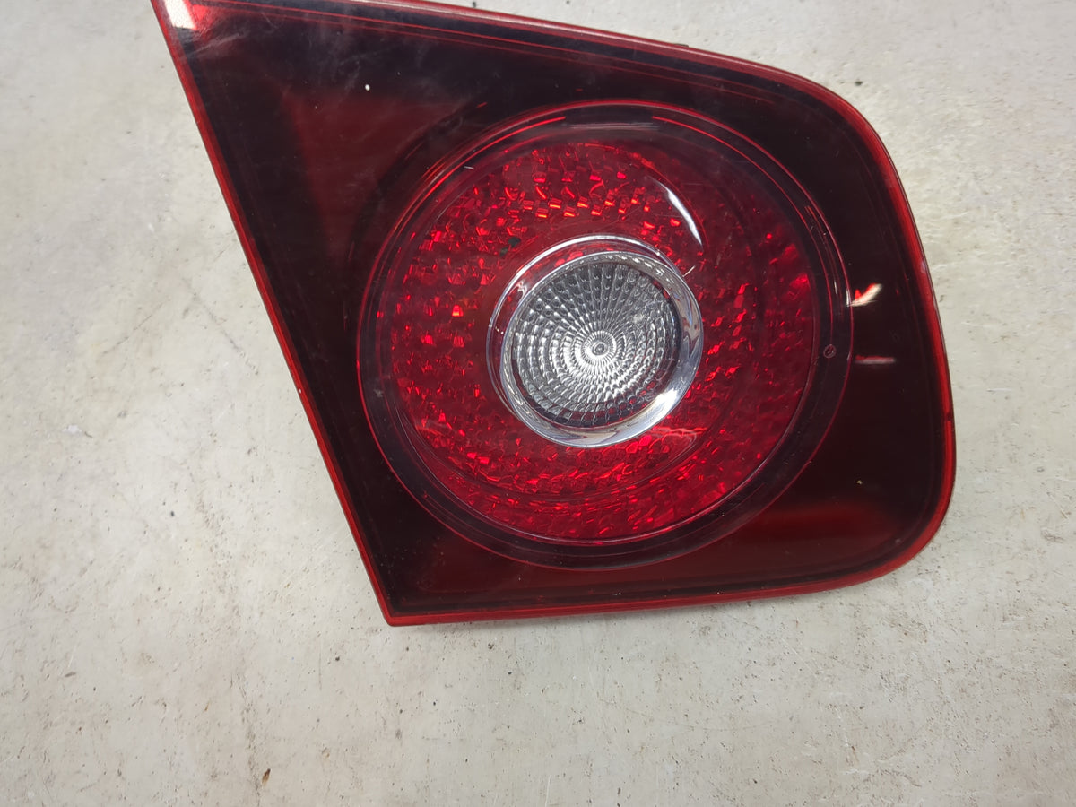 2005-2007 Volkswagen Jetta Driver Left Side Deck Lid Mounted Tail Light 1513687 - Oemusedautoparts1.com