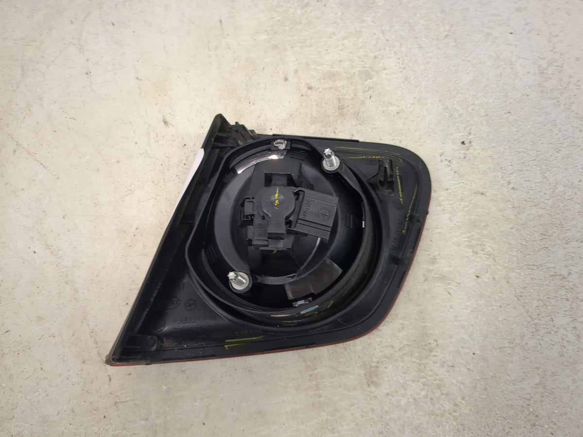 2005-2007 Volkswagen Jetta Driver Left Side Deck Lid Mounted Tail Light 1513687 - Oemusedautoparts1.com