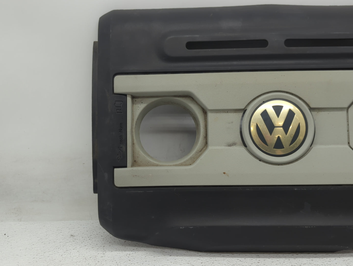 2009 Volkswagen Jetta Engine Cover - Oemusedautoparts1.com