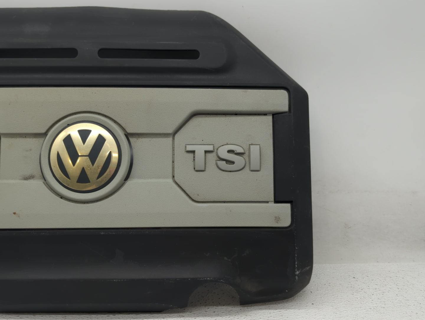 2009 Volkswagen Jetta Engine Cover - Oemusedautoparts1.com