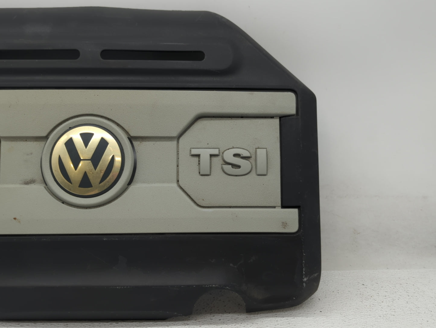 2009 Volkswagen Jetta Engine Cover - Oemusedautoparts1.com