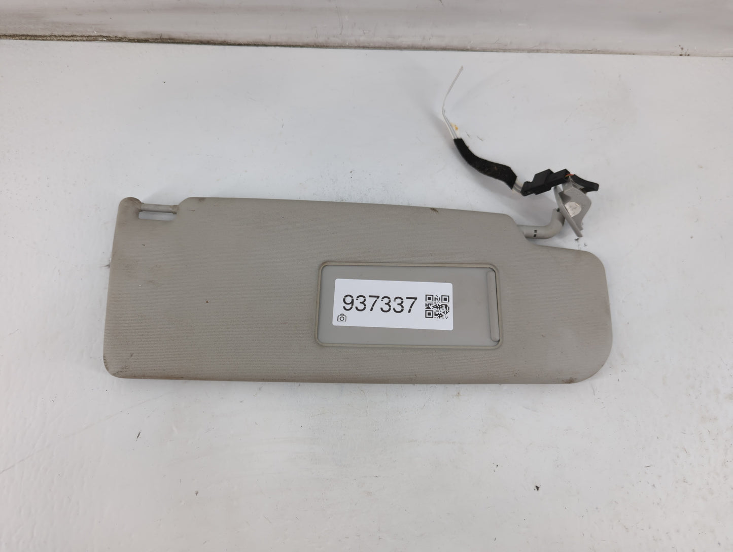 2007-2010 Volkswagen Jetta Sun Visor Shade Replacement Driver Left Mirror Fits Fits 2007 2008 2009 2010 OEM Used Auto Parts 