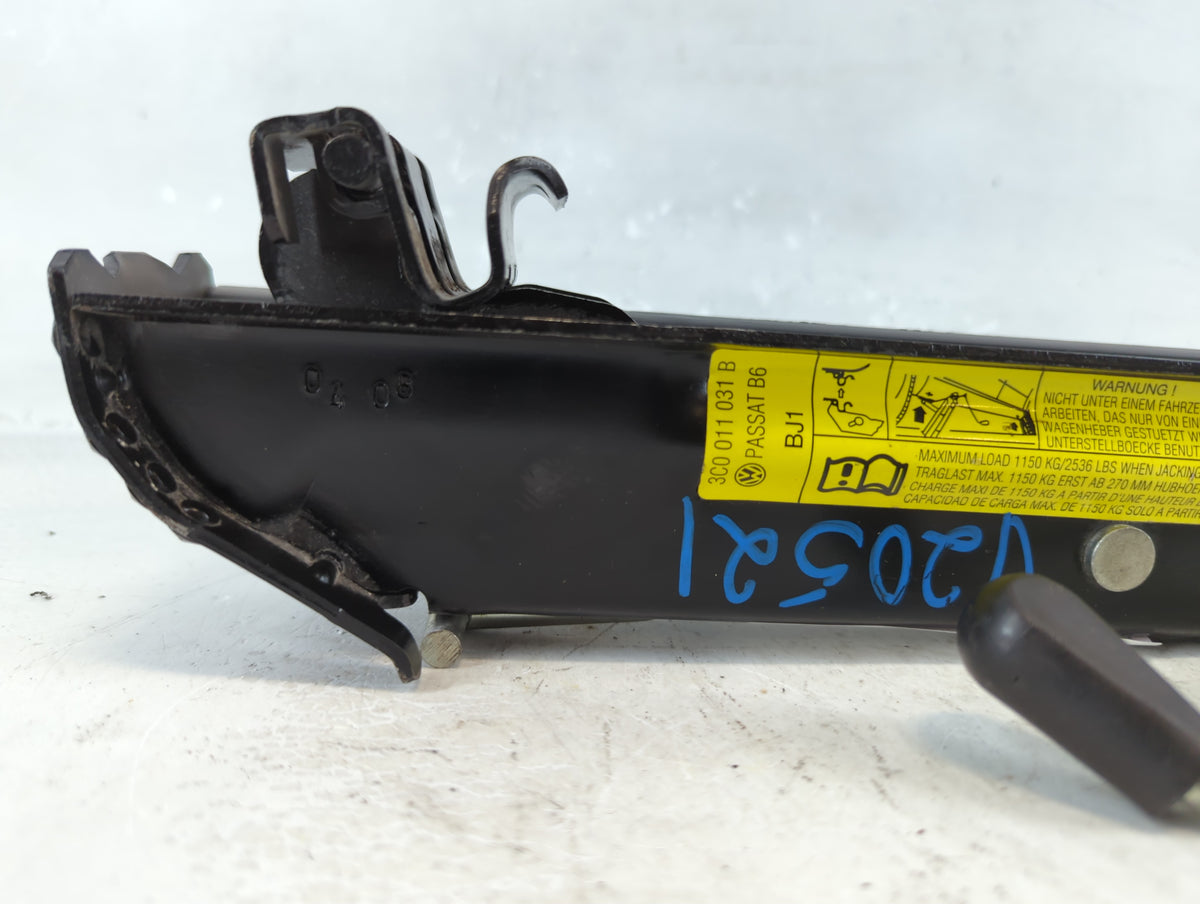 2009 Volkswagen Passat Spare Scissor Car Jack - Oemusedautoparts1.com
