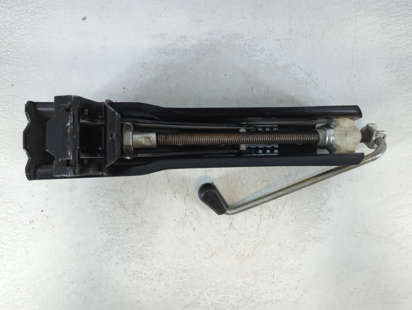 2009 Volkswagen Passat Spare Scissor Car Jack - Oemusedautoparts1.com