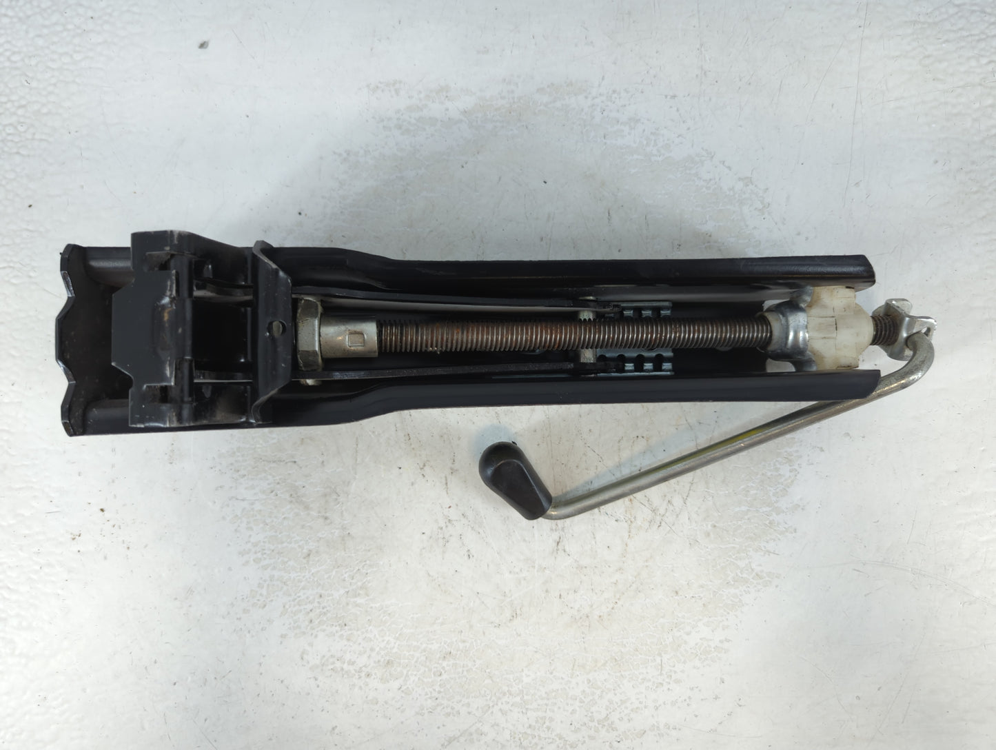 2009 Volkswagen Passat Spare Scissor Car Jack - Oemusedautoparts1.com