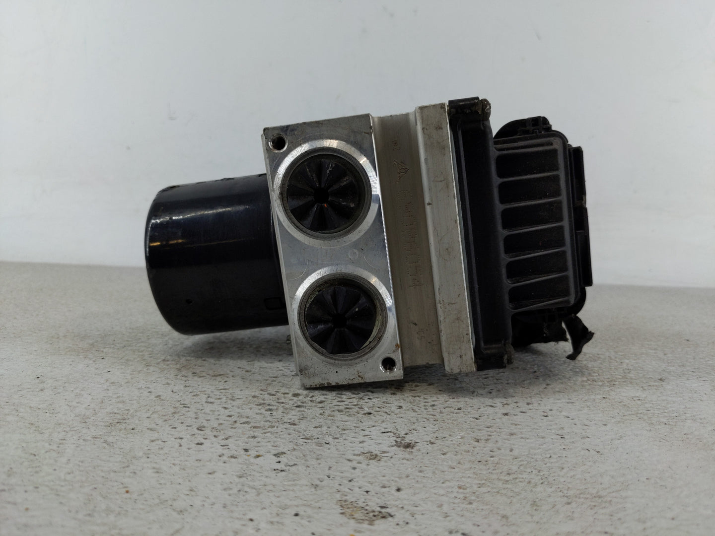 2009-2010 Volkswagen Passat ABS Pump Control Module Replacement P/N:3C0 614 109 AJ 16705915 Fits Fits 2009 2010 OEM Used Aut