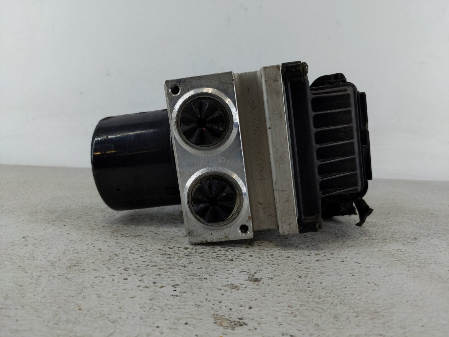 2009-2010 Volkswagen Passat ABS Pump Control Module Replacement P/N:3C0 614 109 AJ 16705915 Fits Fits 2009 2010 OEM Used Aut