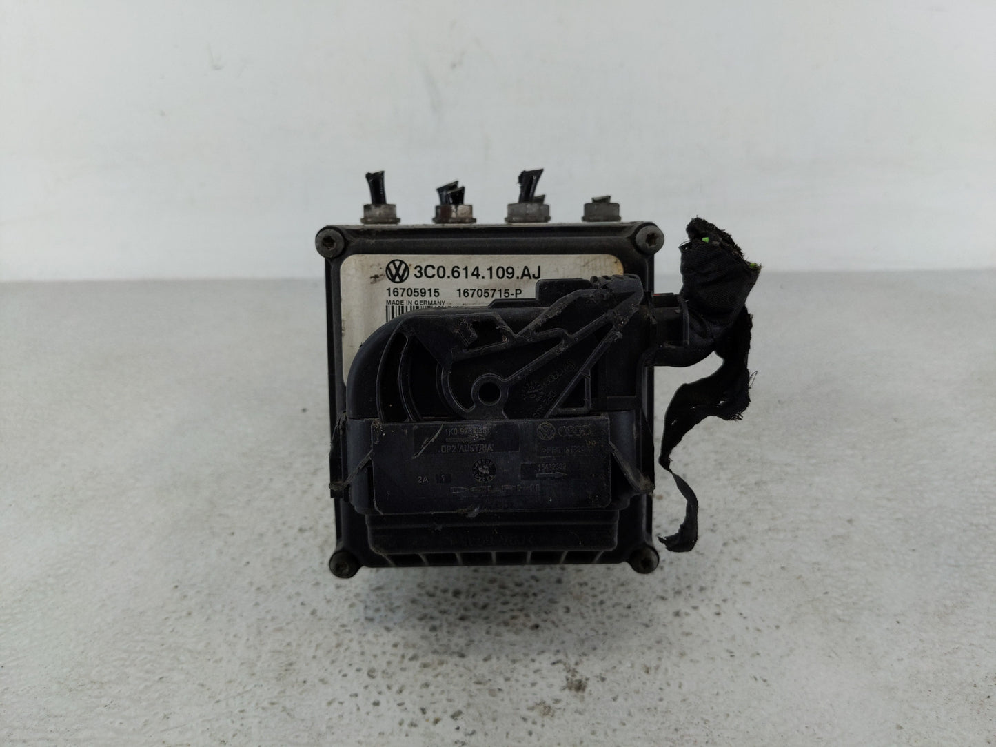 2009-2010 Volkswagen Passat ABS Pump Control Module Replacement P/N:3C0 614 109 AJ 16705915 Fits Fits 2009 2010 OEM Used Aut