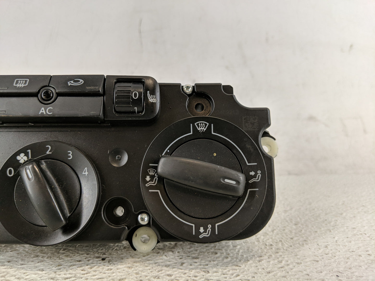 2006-2010 Volkswagen Passat Climate Control Module Temperature AC/Heater Replacement P/N:5HB 010 272 Fits OEM Used Auto Part