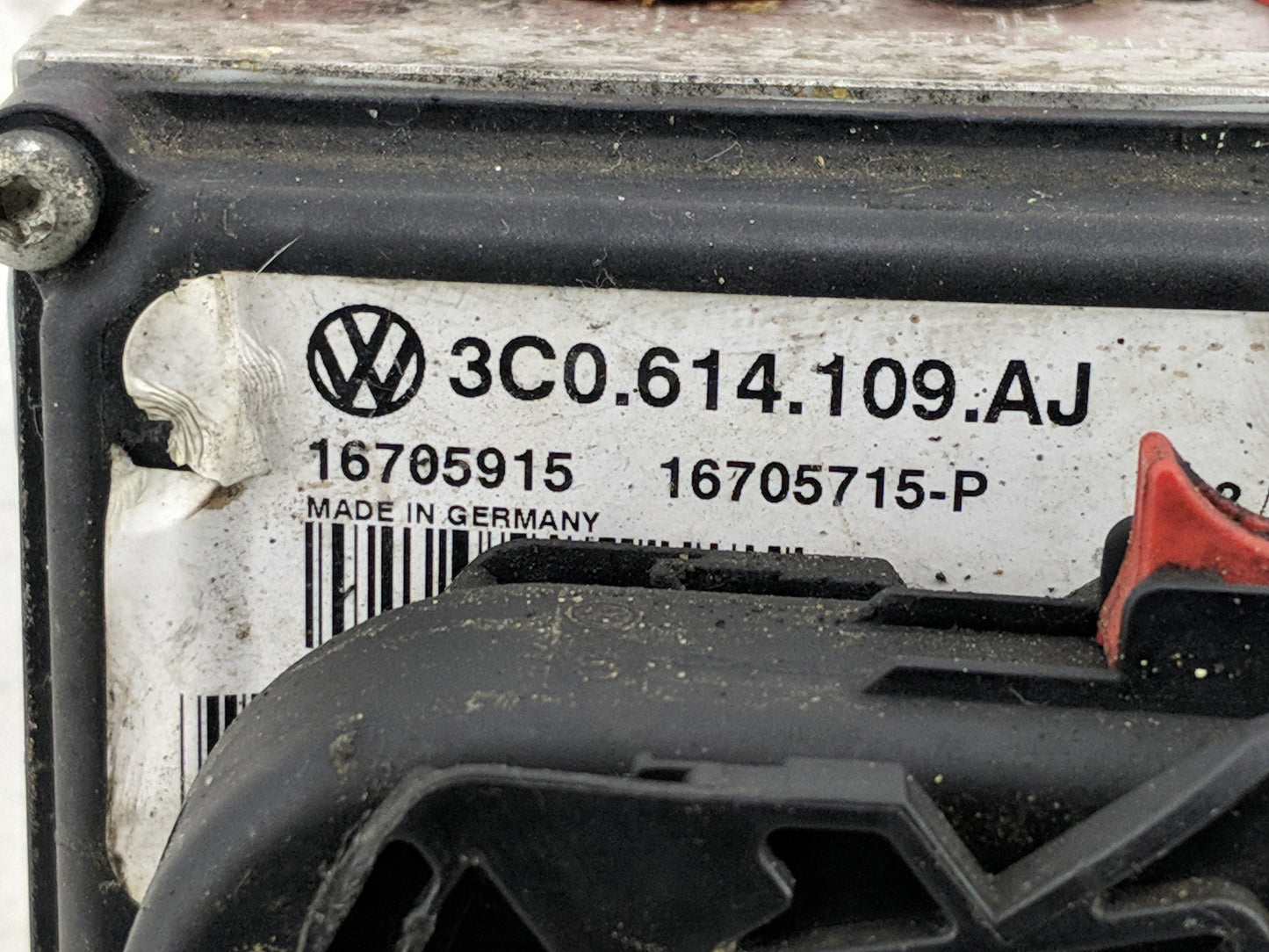 2009-2010 Volkswagen Passat ABS Pump Control Module Replacement P/N:3C0 614 109 AJ 16705915 Fits Fits 2009 2010 OEM Used Aut