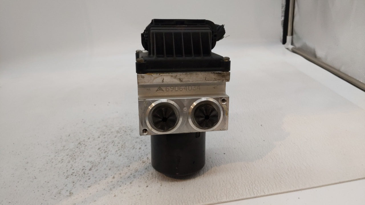 2009-2010 Volkswagen Passat ABS Pump Control Module Replacement P/N:3C0614109T 3C0.614.109.T Fits Fits 2009 2010 OEM Used Au