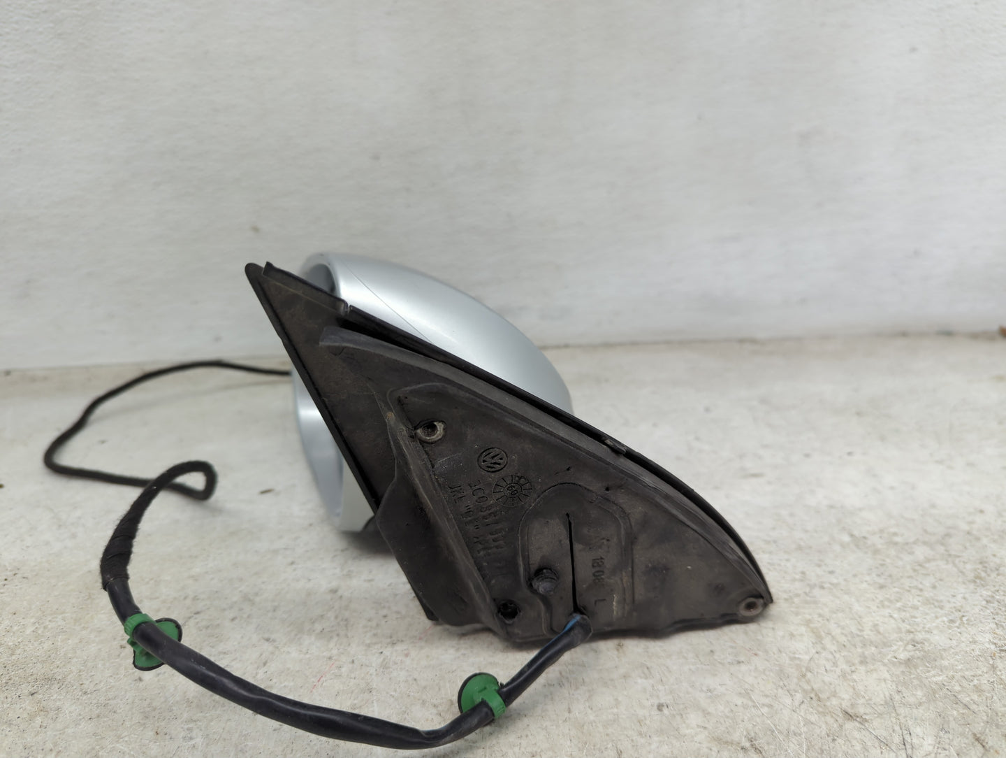2006-2010 Volkswagen Passat Driver Side View Mirror - Left Door Mirror OEM Used - Oemusedautoparts1.com