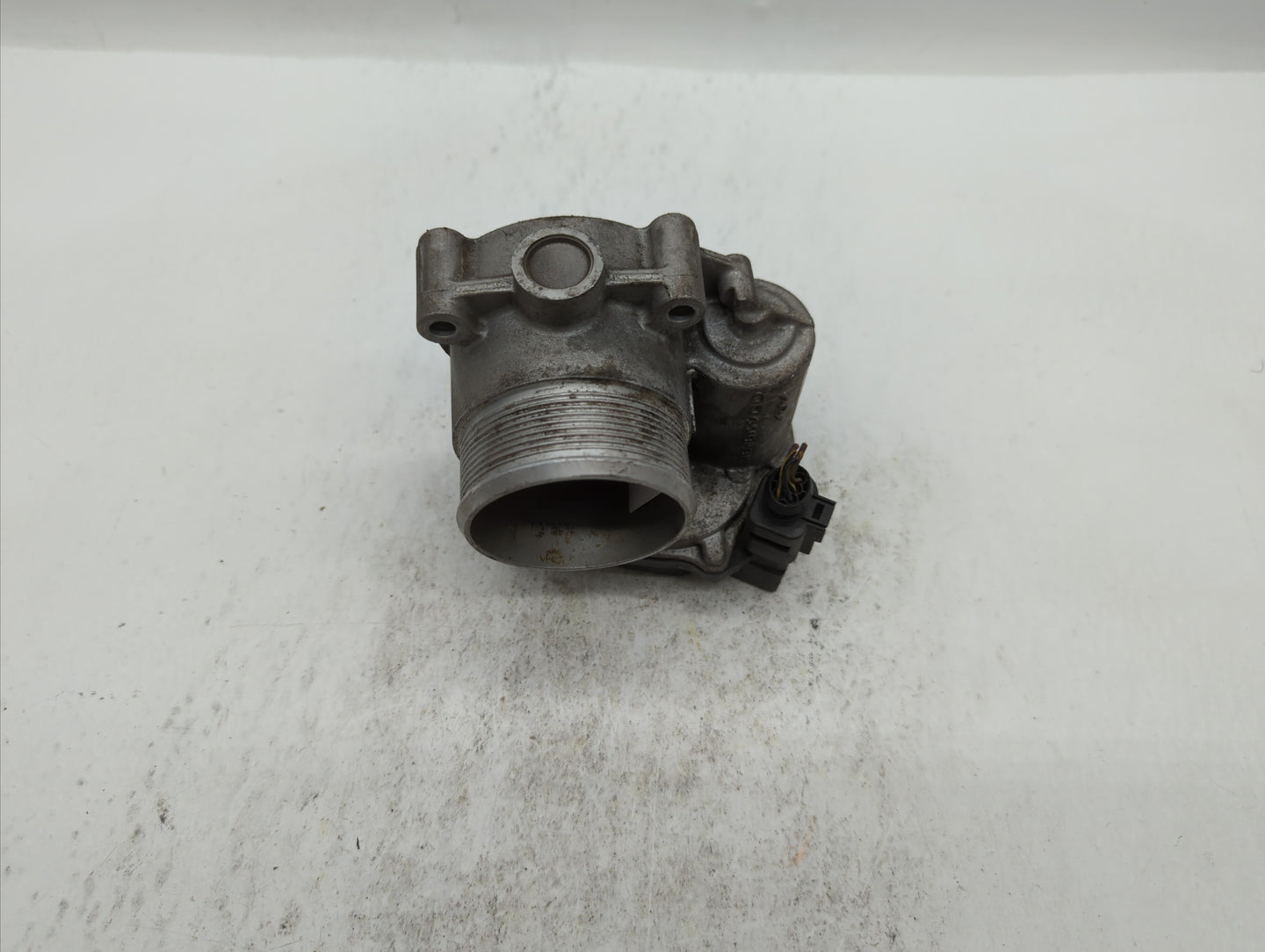 2006-2010 Volkswagen Passat Throttle Body P/N:06F 133 062 J Fits OEM Used Auto Parts - Oemusedautoparts1.com
