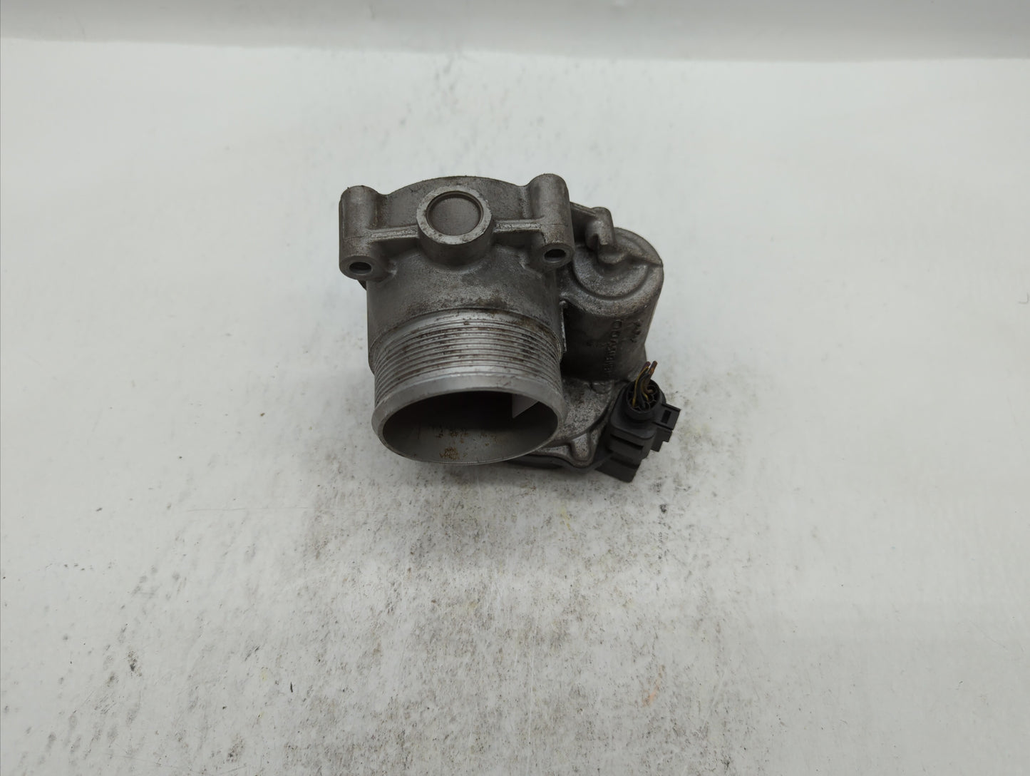 2006-2010 Volkswagen Passat Throttle Body P/N:06F 133 062 J Fits OEM Used Auto Parts - Oemusedautoparts1.com