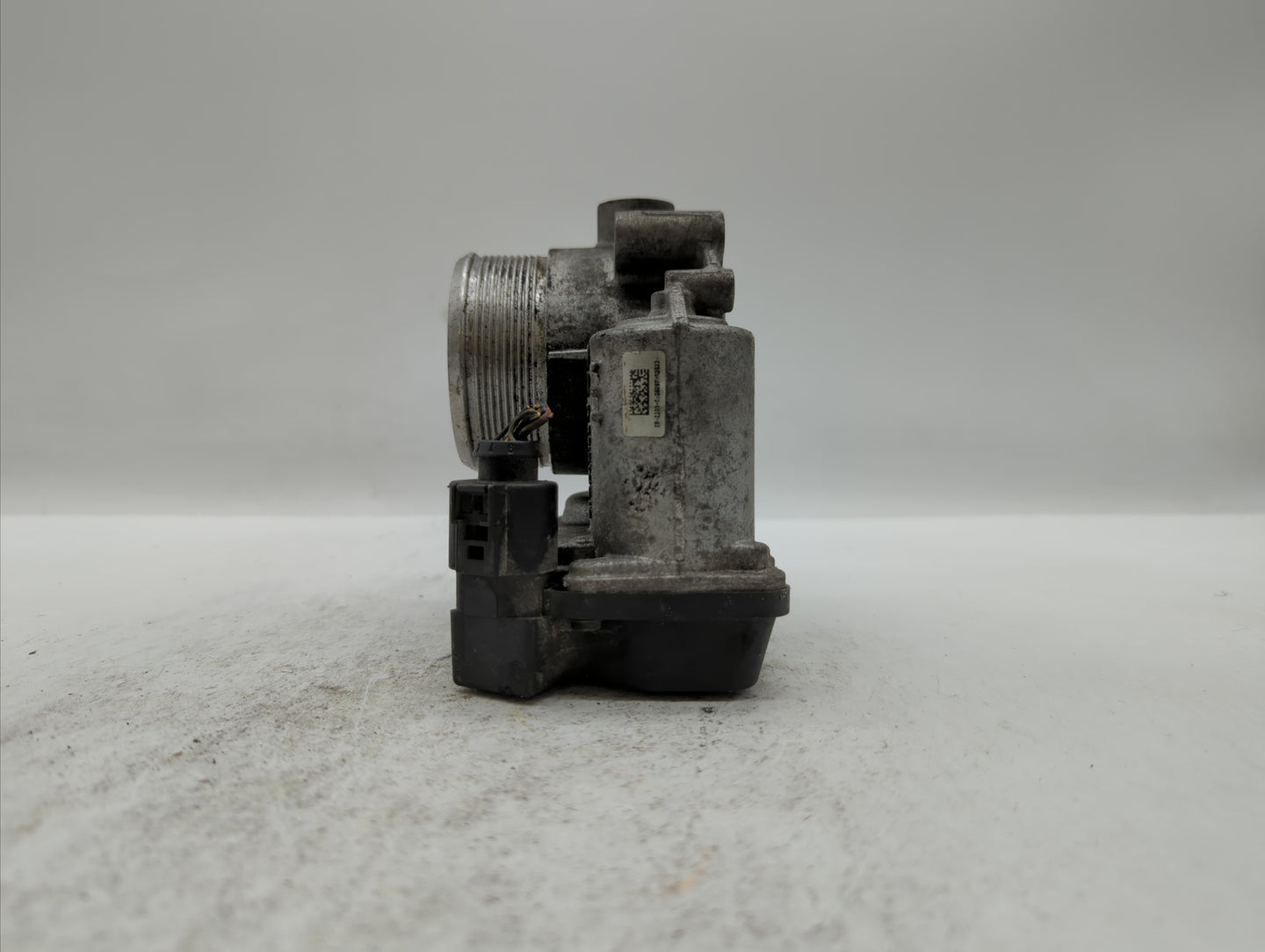 2006-2010 Volkswagen Passat Throttle Body P/N:06F 133 062 J Fits OEM Used Auto Parts - Oemusedautoparts1.com
