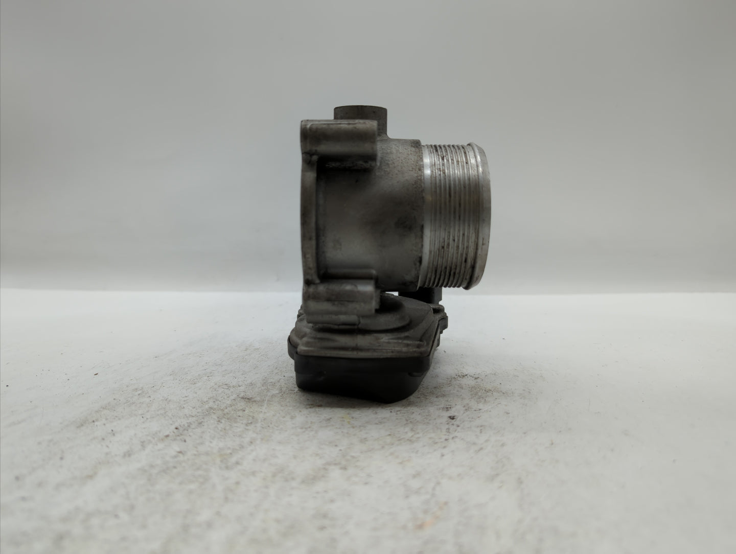 2006-2010 Volkswagen Passat Throttle Body P/N:06F 133 062 J Fits OEM Used Auto Parts - Oemusedautoparts1.com