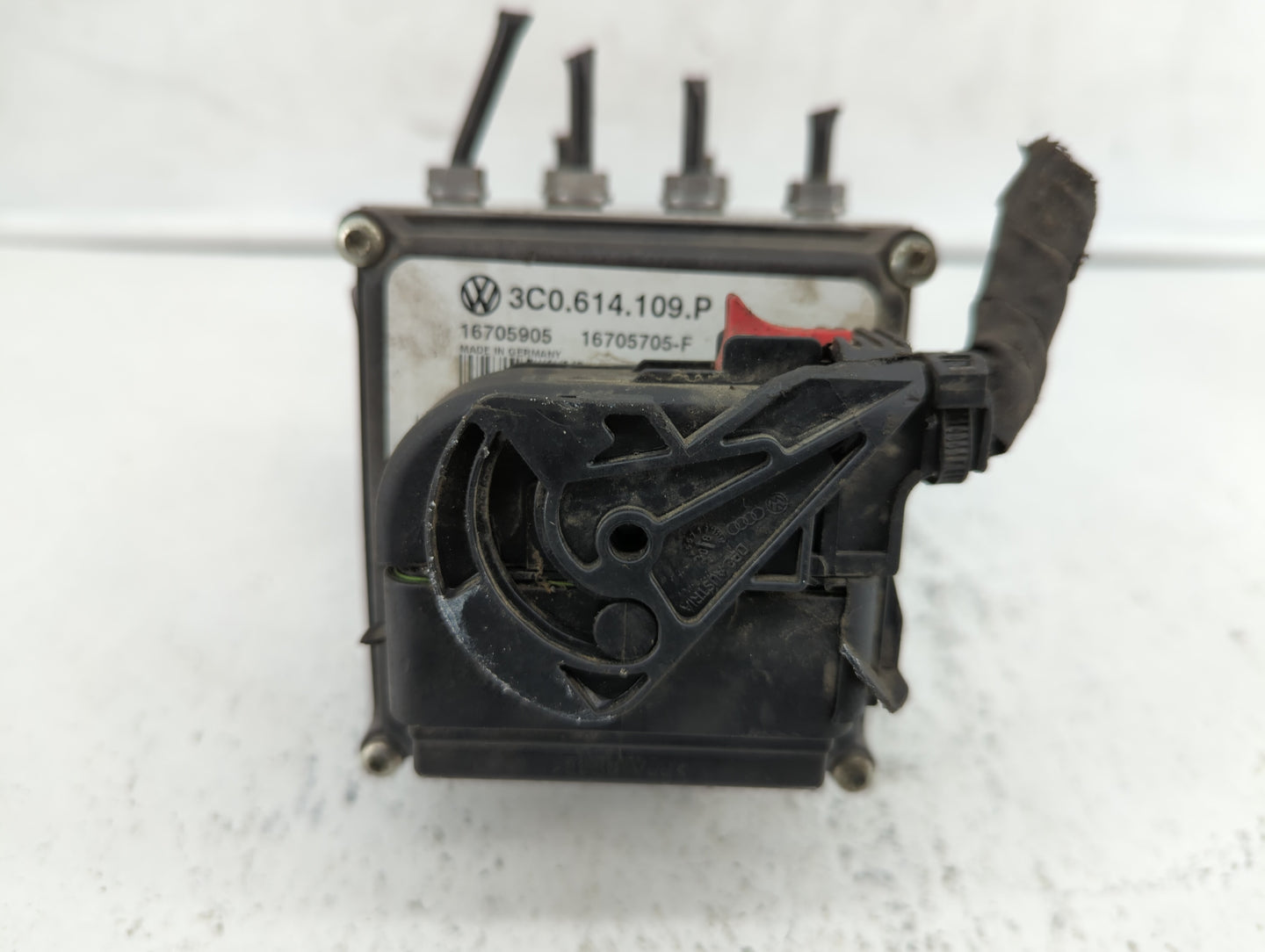 2009-2010 Volkswagen Passat ABS Pump Control Module Replacement P/N:3C0.614.109.T 3C0614109T, 3C0.614.109.P Fits Fits 2009 2