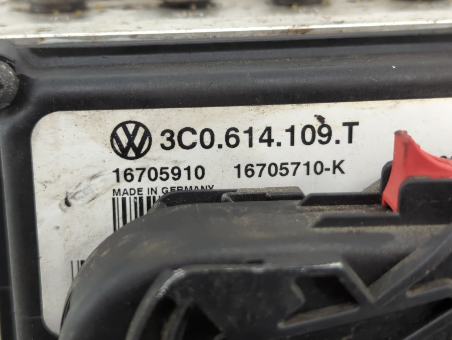 2009-2010 Volkswagen Passat ABS Pump Control Module Replacement P/N:3C0.614.109.T 3C0614109T, 3C0.614.109.P Fits Fits 2009 2