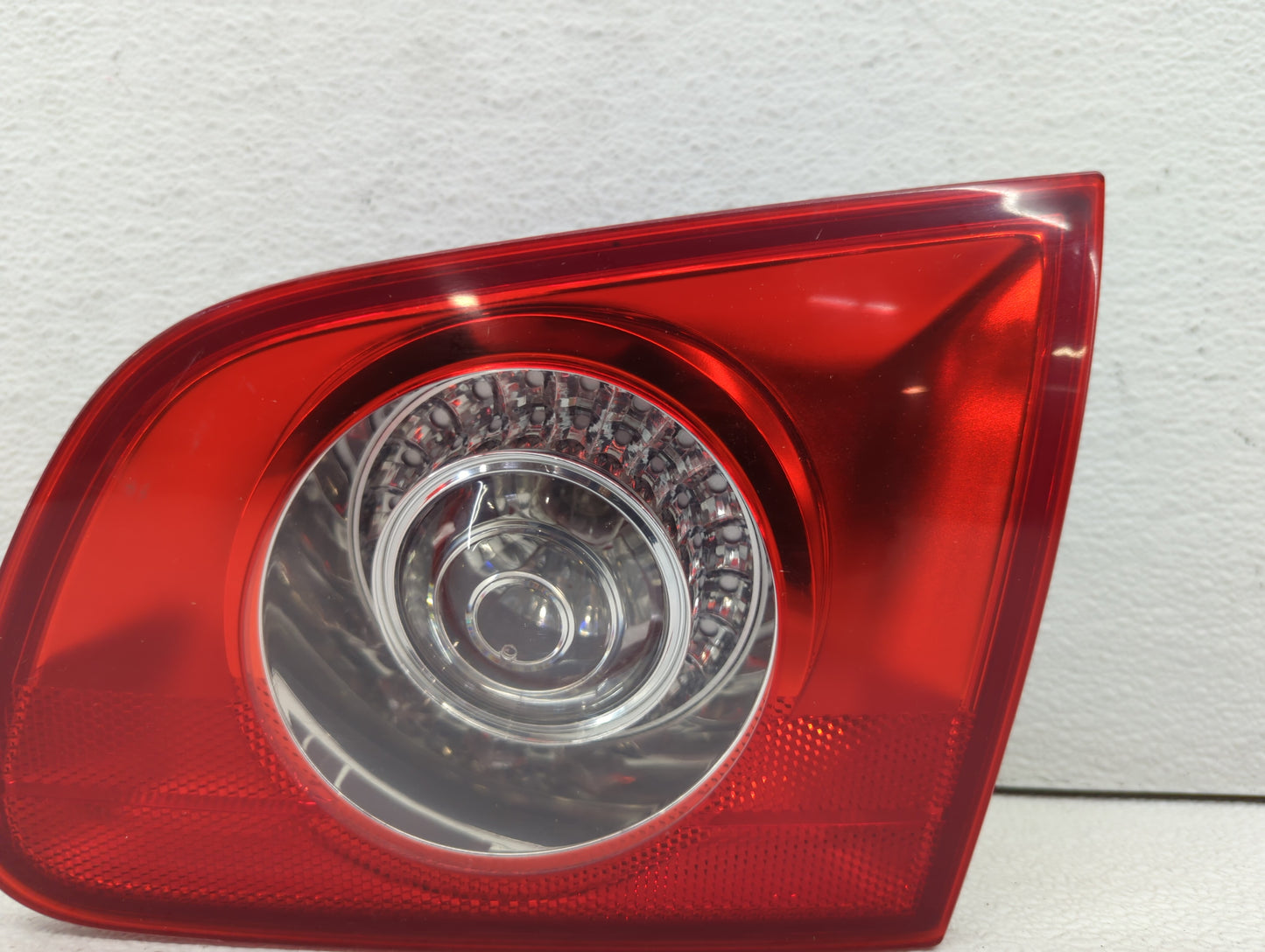 2006-2010 Volkswagen Passat Tail Light Assembly Passenger Right OEM P/N:3C9 945 094 Fits Fits 2006 2007 2008 2009 2010 OEM U