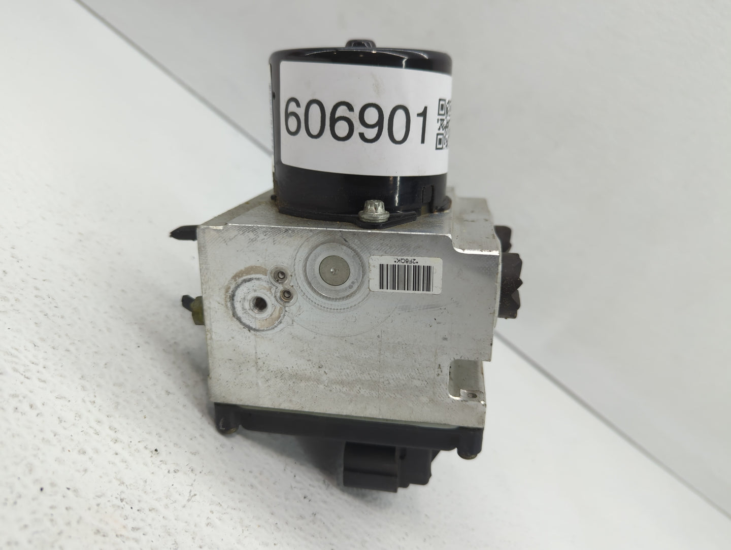2009-2010 Volkswagen Passat ABS Pump Control Module Replacement P/N:3C0 614 109 P 3C0 614 109 AJ Fits Fits 2009 2010 OEM Use