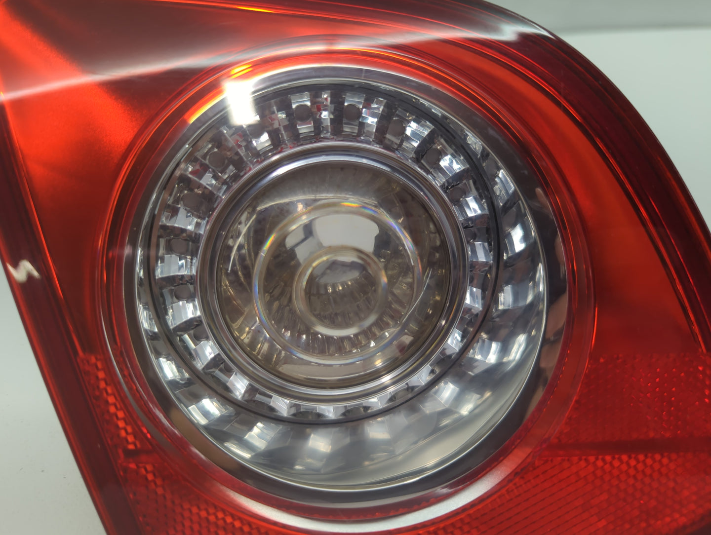 2006-2010 Volkswagen Passat Tail Light Assembly Driver Left OEM P/N:ZSB 3C5 945 093 F ZSB 3C5 945 093 D Fits OEM Used Auto P