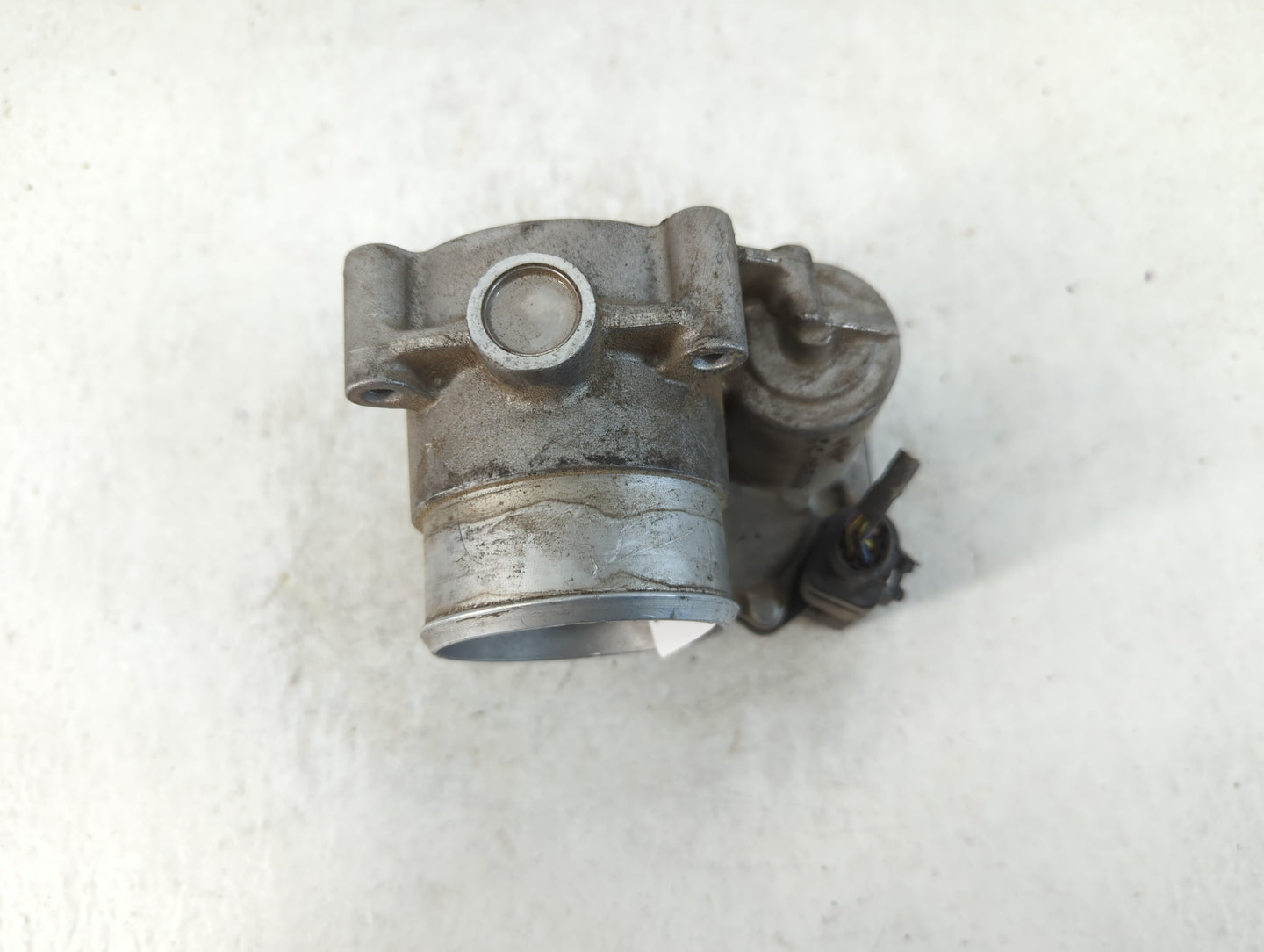 2006-2010 Volkswagen Passat Throttle Body P/N:06F 133 062 G Fits OEM Used Auto Parts - Oemusedautoparts1.com