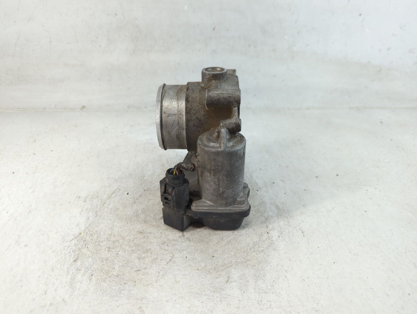 2006-2010 Volkswagen Passat Throttle Body P/N:06F 133 062 G Fits OEM Used Auto Parts - Oemusedautoparts1.com