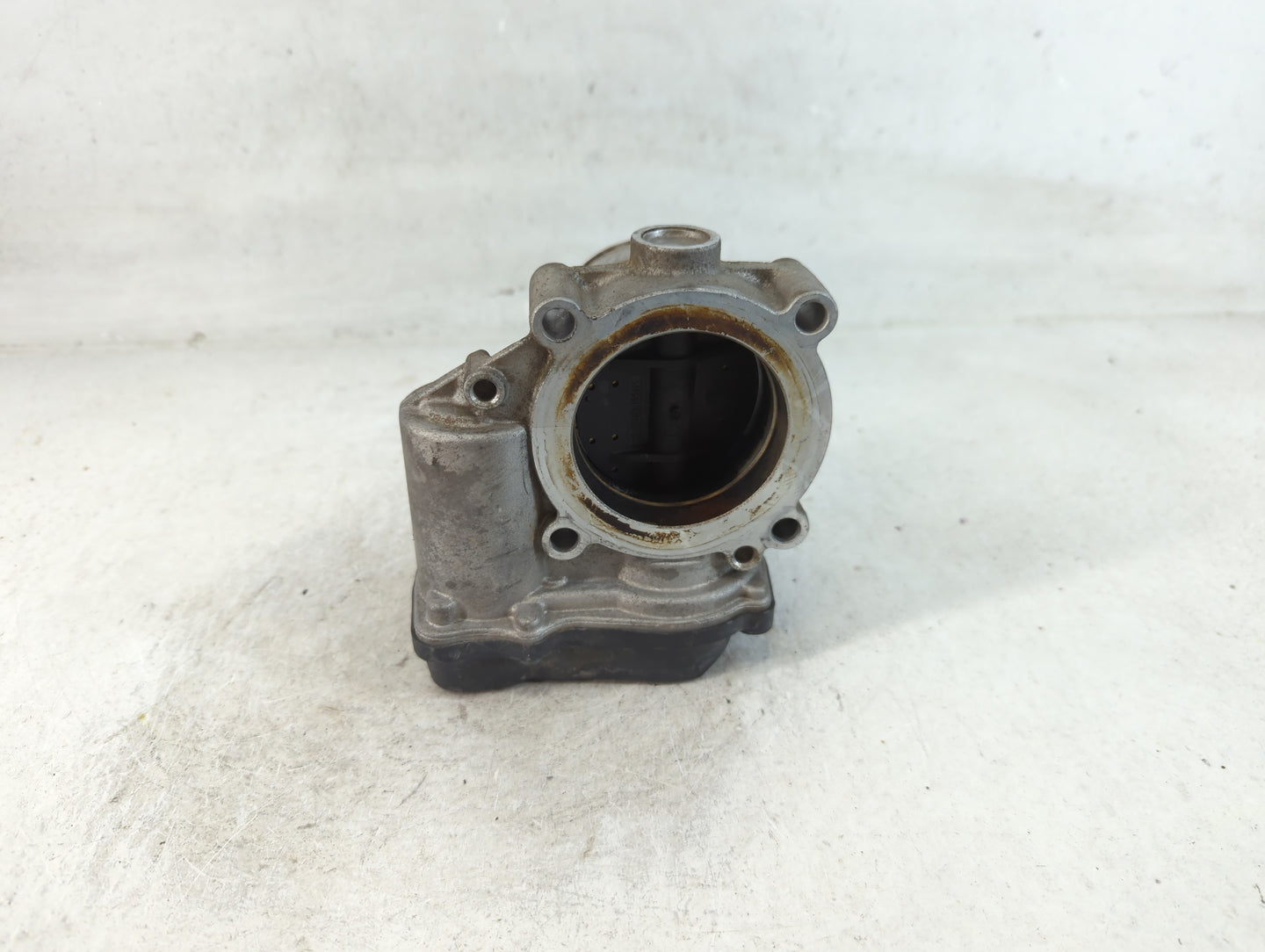2006-2010 Volkswagen Passat Throttle Body P/N:06F 133 062 G Fits OEM Used Auto Parts - Oemusedautoparts1.com