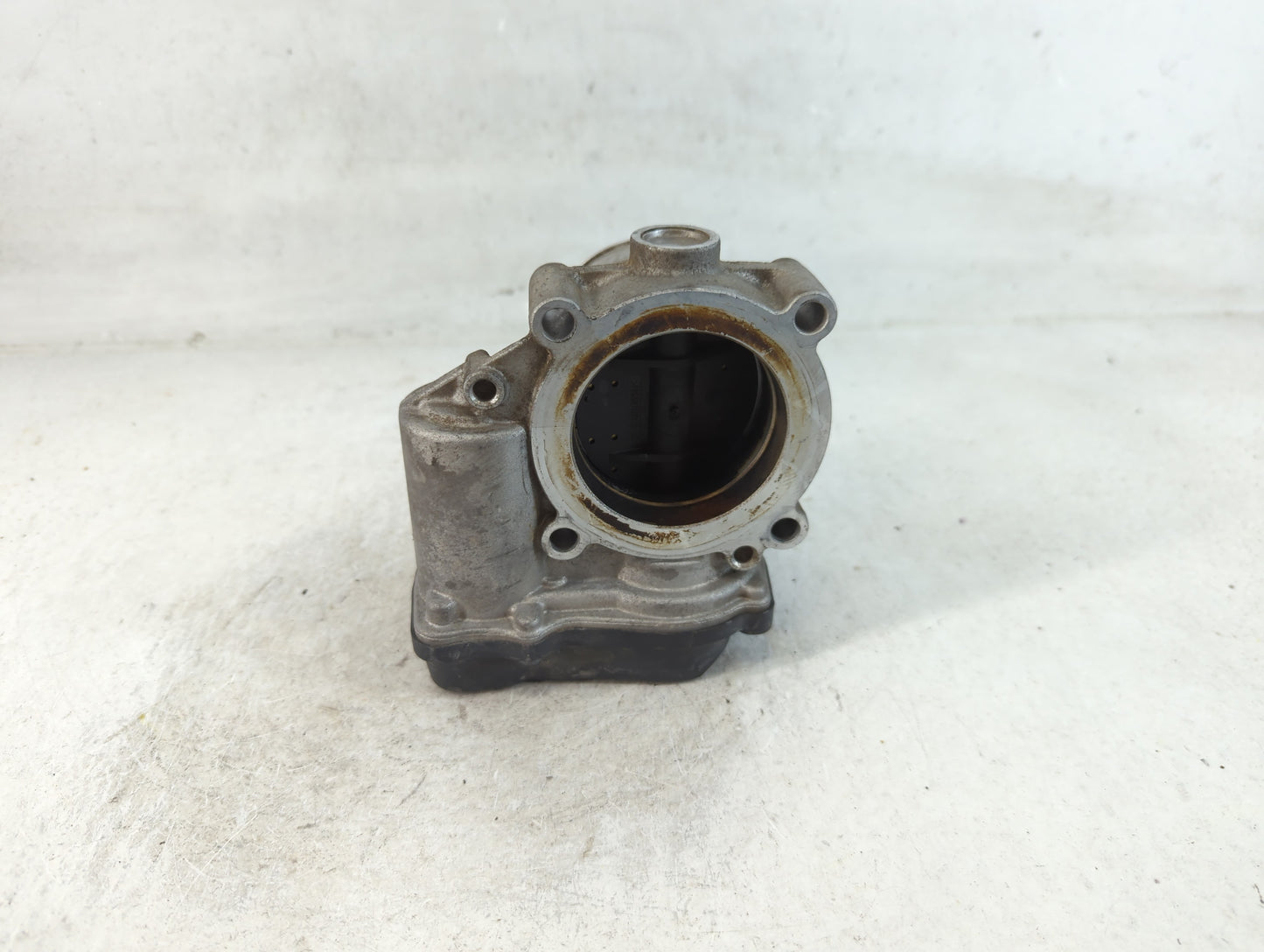 2006-2010 Volkswagen Passat Throttle Body P/N:06F 133 062 G Fits OEM Used Auto Parts - Oemusedautoparts1.com