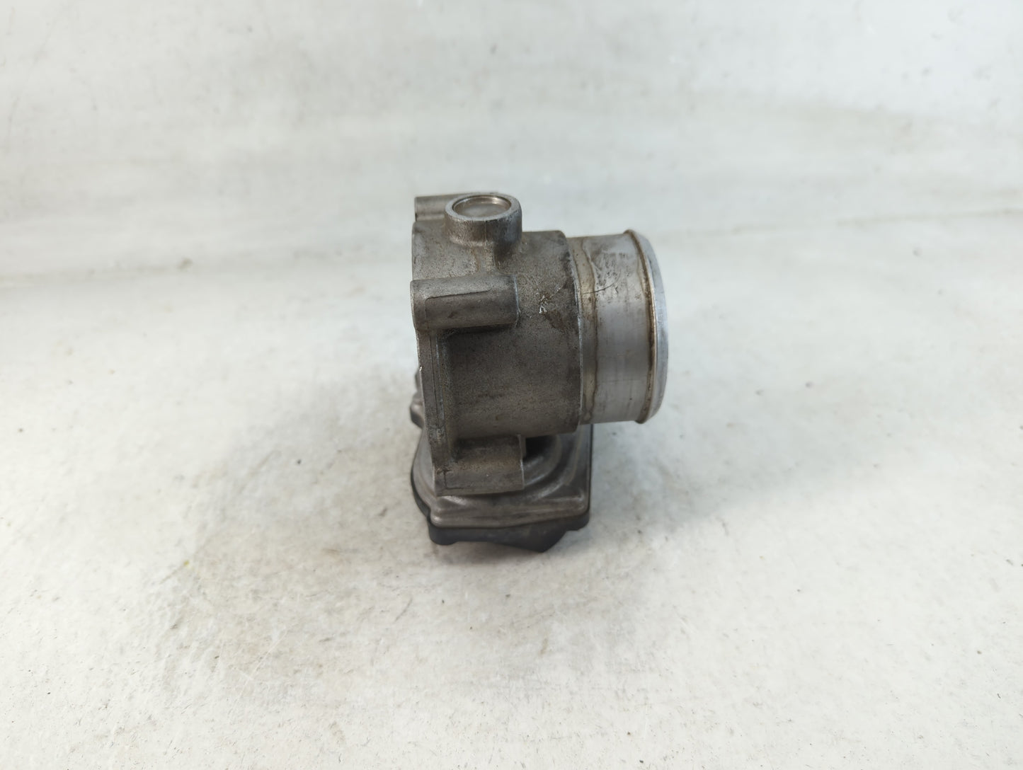 2006-2010 Volkswagen Passat Throttle Body P/N:06F 133 062 G Fits OEM Used Auto Parts - Oemusedautoparts1.com