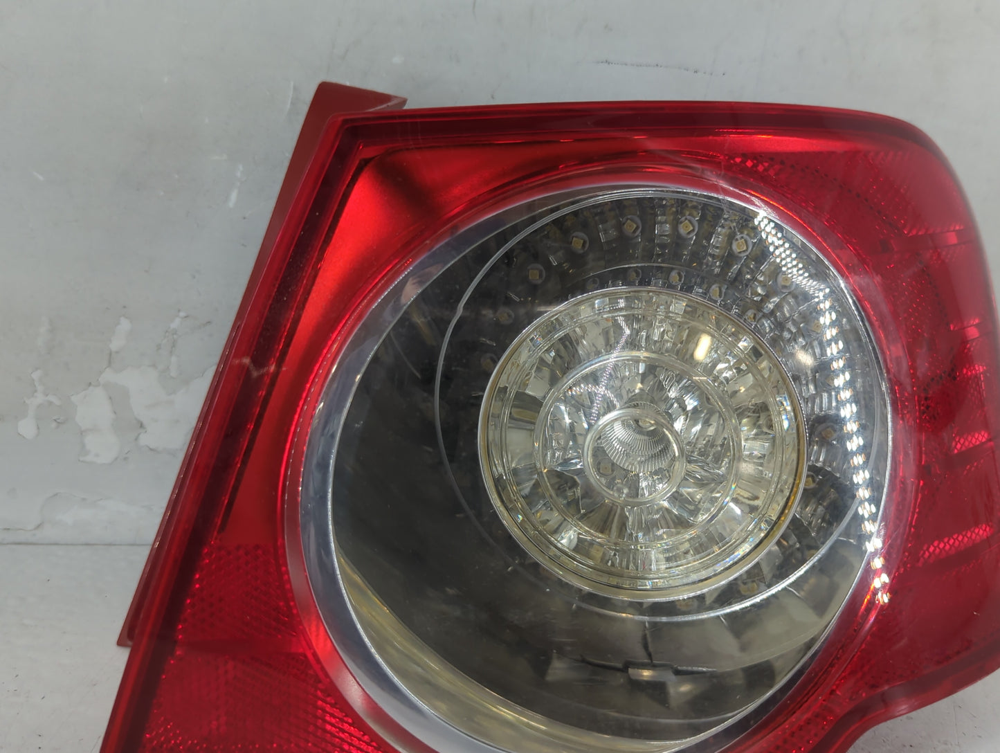 2008-2010 Volkswagen Passat Tail Light Assembly Passenger Right OEM P/N:ZSB 3C5 945 096J Fits Fits 2008 2009 2010 OEM Used A